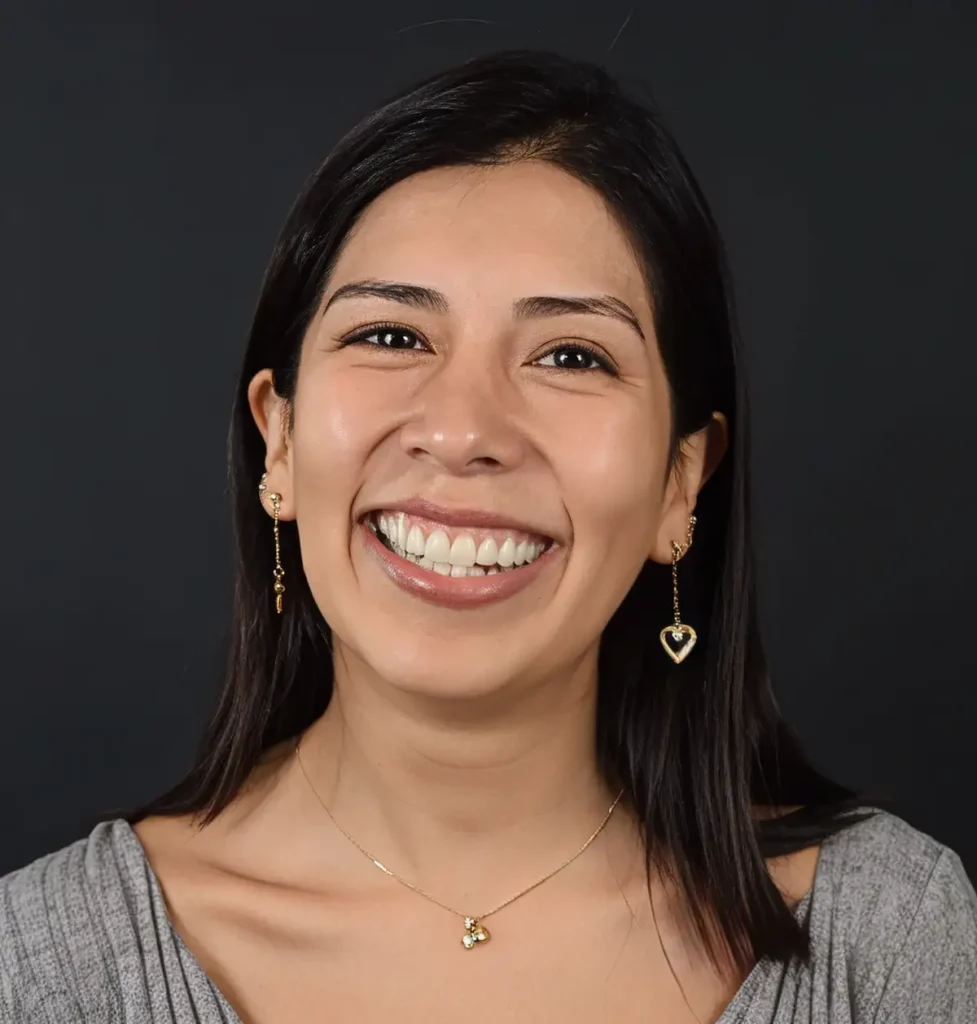 Señorita con Sonrisa renovada