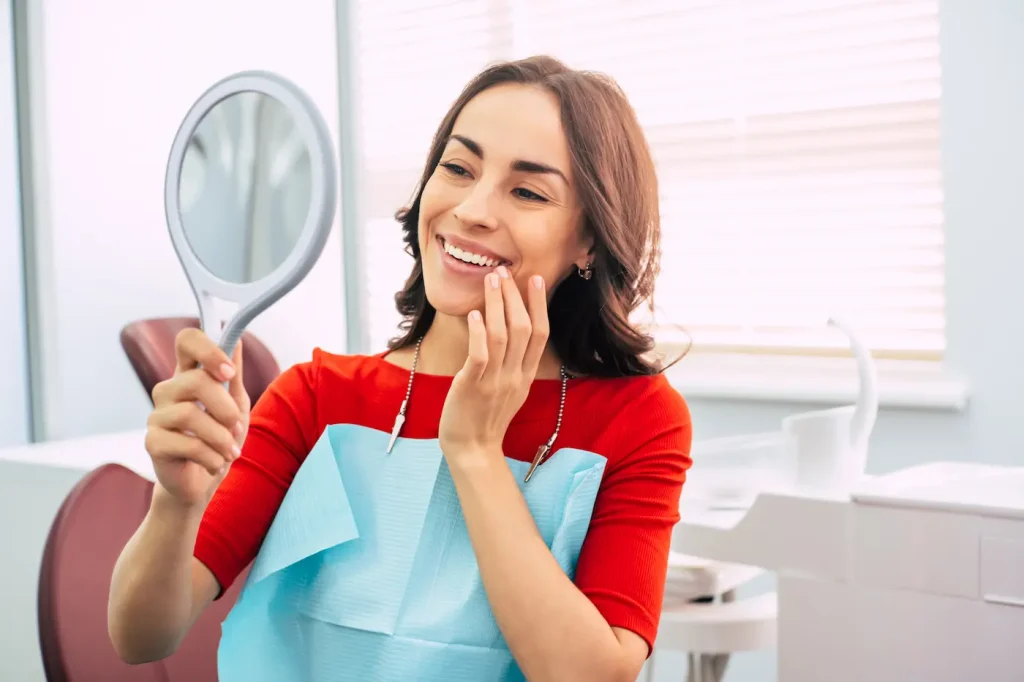 paciente después de su tratamiento dental